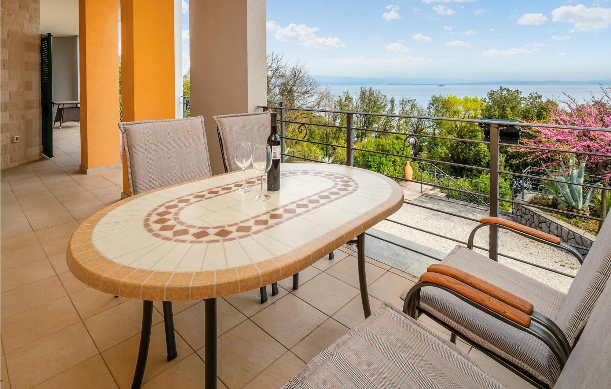 2 Bedroom Cozy In * Mošćenička Draga